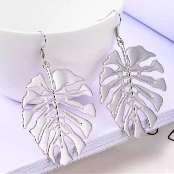 Swanky Coconut Jewelry - Monstera Tropical Leaf Earrings